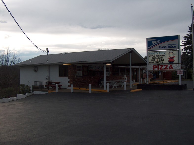 More Photos Of 1910 E National Pike, Scenery Hill Storefront Retail Office For Lease