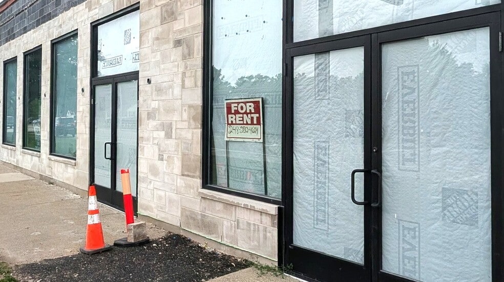 More Photos Of 400-420 S Main St, Clawson Office For Lease