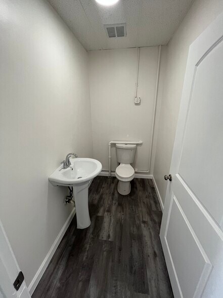 More Photos Of 1303 Rycroft St, Honolulu Restaurant For Sale