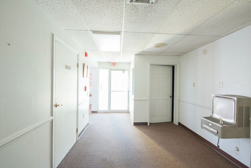 More Photos Of 493 Main St, Warsaw Medical For Sale