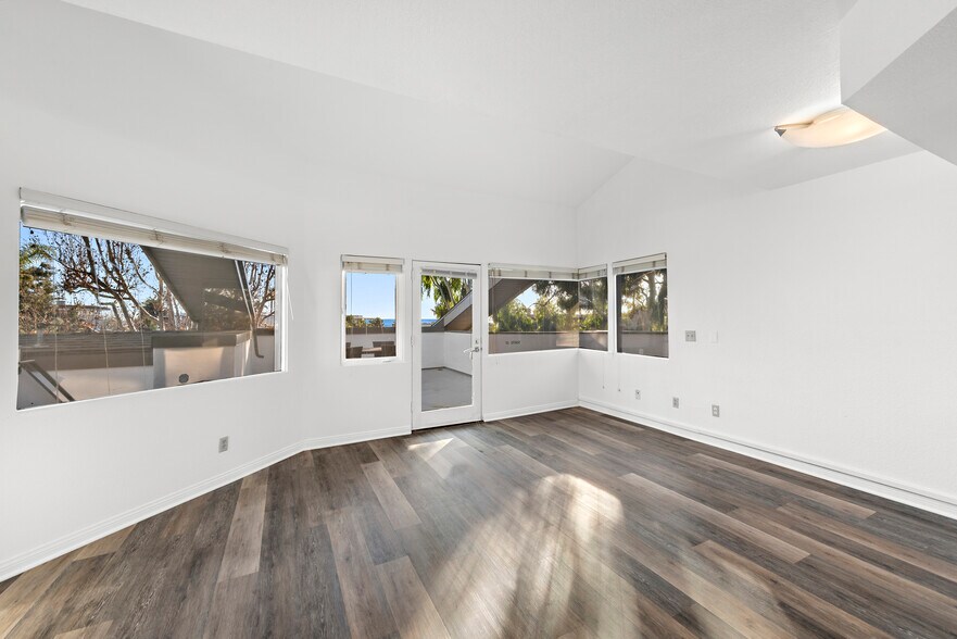 More Photos Of 1590 S Coast Hwy, Laguna Beach Storefront Retail Office For Sale