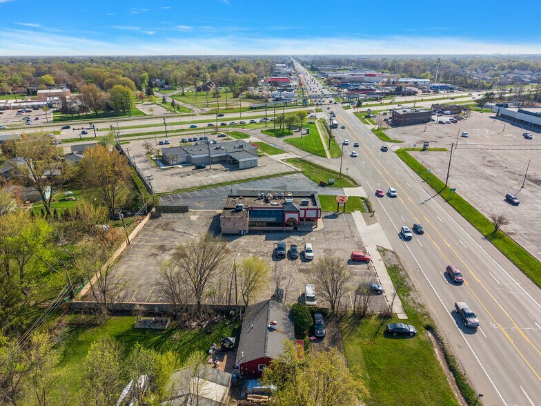 More Photos Of 37116 S Groesbeck Hwy, Clinton Township Restaurant For Sale