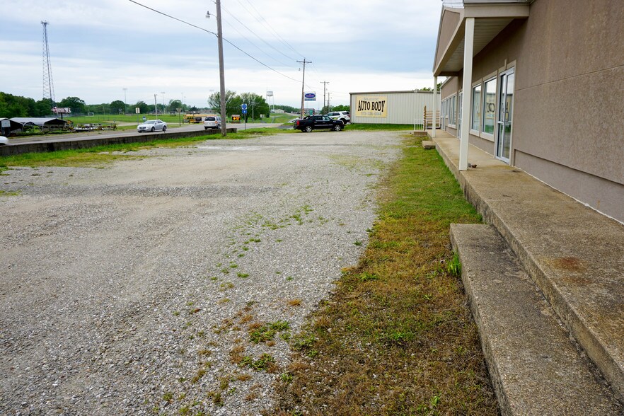 More Photos Of 1126 Old Route 66, Saint Robert Office For Sale