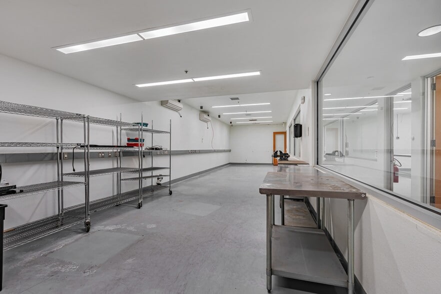 More Photos Of 1320-1326 9th St, Berkeley Warehouse For Sale