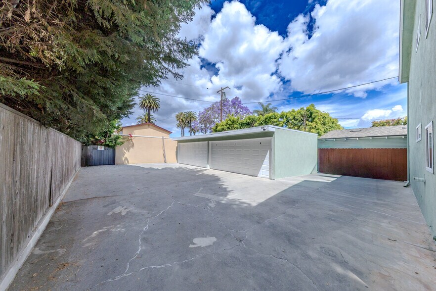More Photos Of 241 Lindero Ave, Long Beach Apartments For Sale