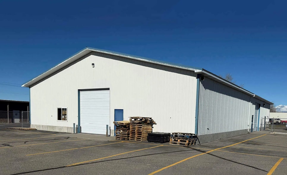 More Photos Of 240 Dividend Dr, Rexburg Warehouse For Lease