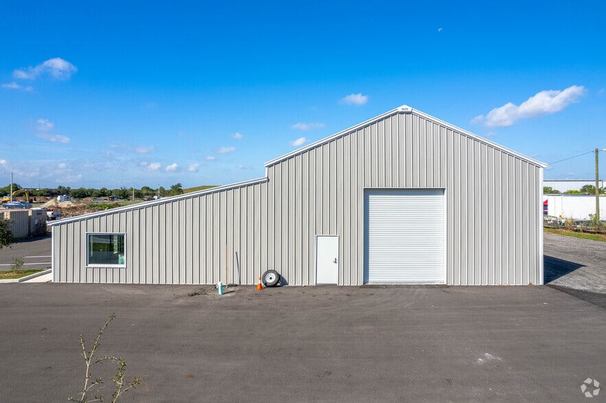 More Photos Of 1512 McKay Bay Ct, Tampa Manufacturing For Sale