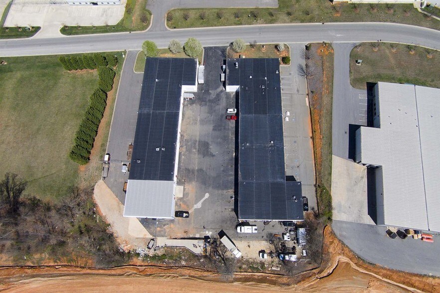 More Photos Of 159 Barley Park Ln, Mooresville Manufacturing For Lease