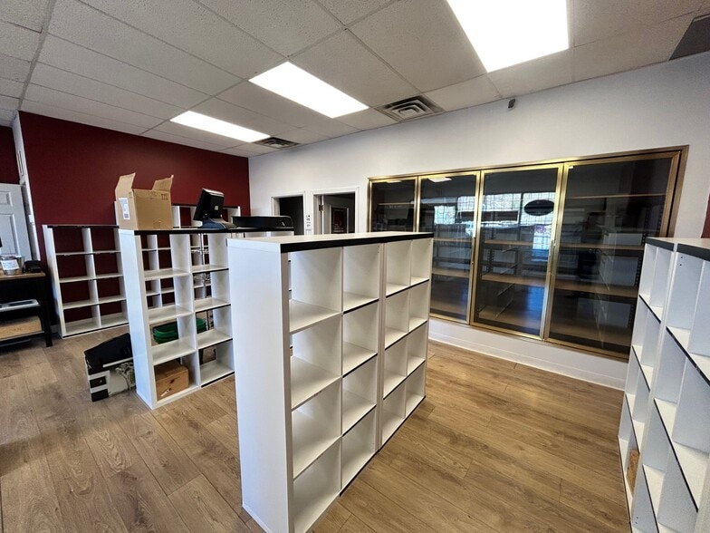 More Photos Of 1259 Highfield Cres SE, Calgary Light Distribution For Lease