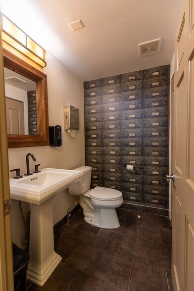 More Photos Of 827 N Milwaukee Ave, Chicago Storefront Retail Office For Sale