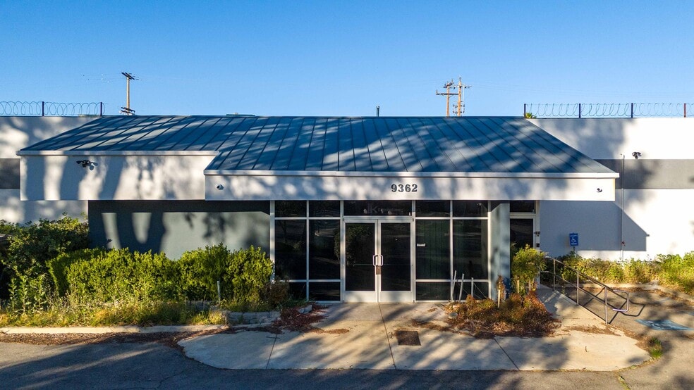 More Photos Of 9362 Eton Ave, Chatsworth Warehouse For Lease