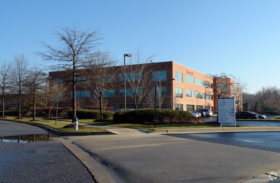 More Photos Of 7515 Mission Dr, Seabrook Office For Lease