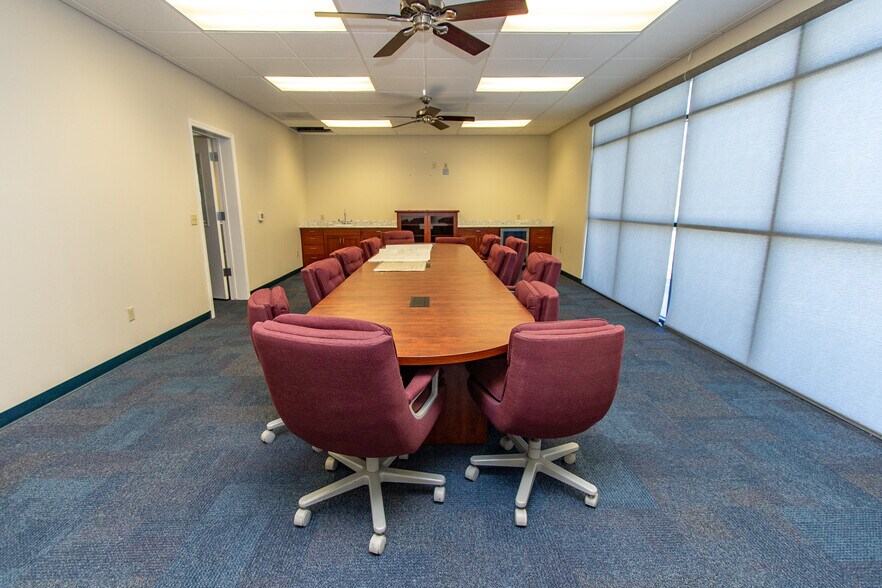 More Photos Of 971 E Broadway Ave, Atwater Office For Lease