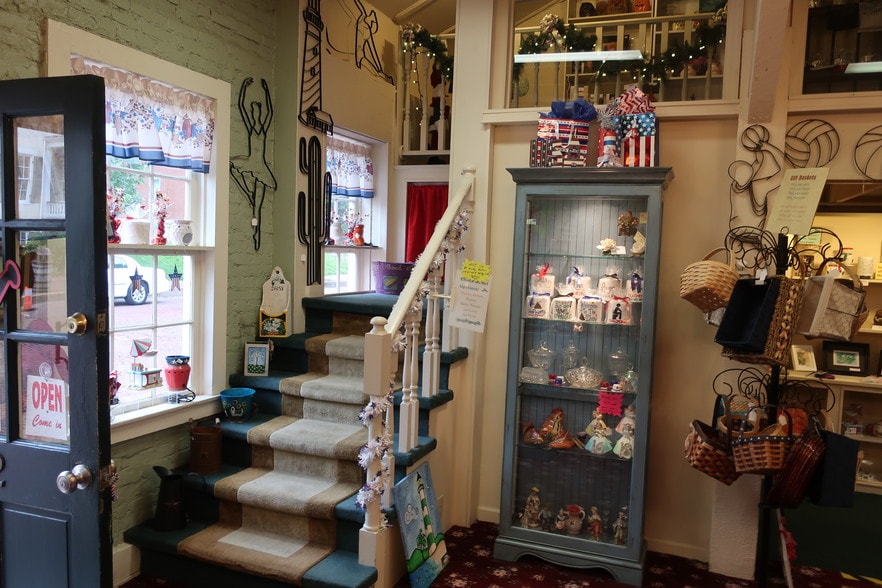 More Photos Of 612 S Main St, Saint Charles Storefront For Lease