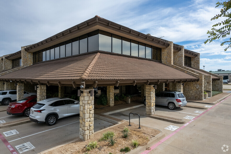 Primary Photo Of 2800 S Hulen St, Fort Worth Office For Lease