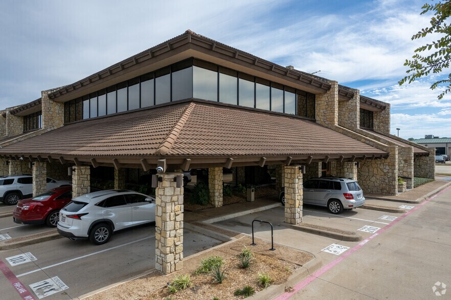 More Photos Of 2800 S Hulen St, Fort Worth Office For Lease