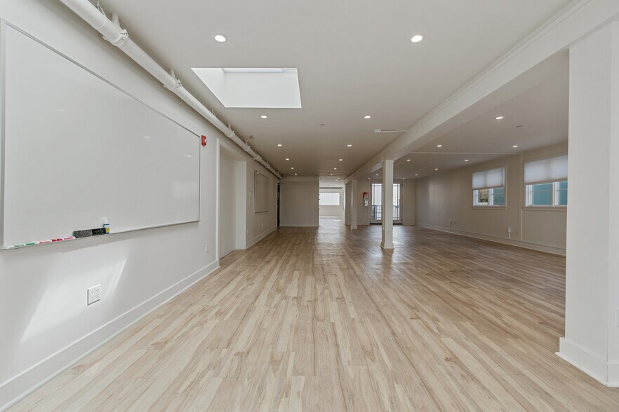 More Photos Of 320 Judah St, San Francisco Loft Creative Space For Lease