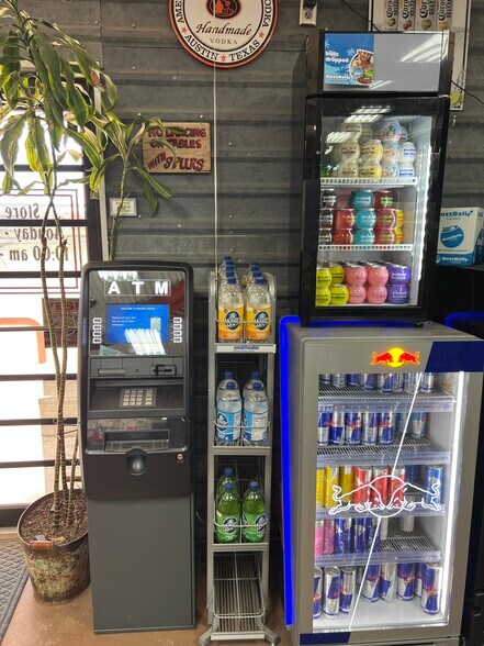 More Photos Of 1061 Cypress St, Roscoe Storefront For Sale