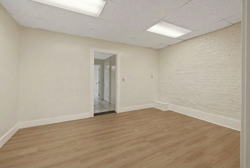 More Photos Of 143 E Tulare Ave, Tulare Storefront For Sale