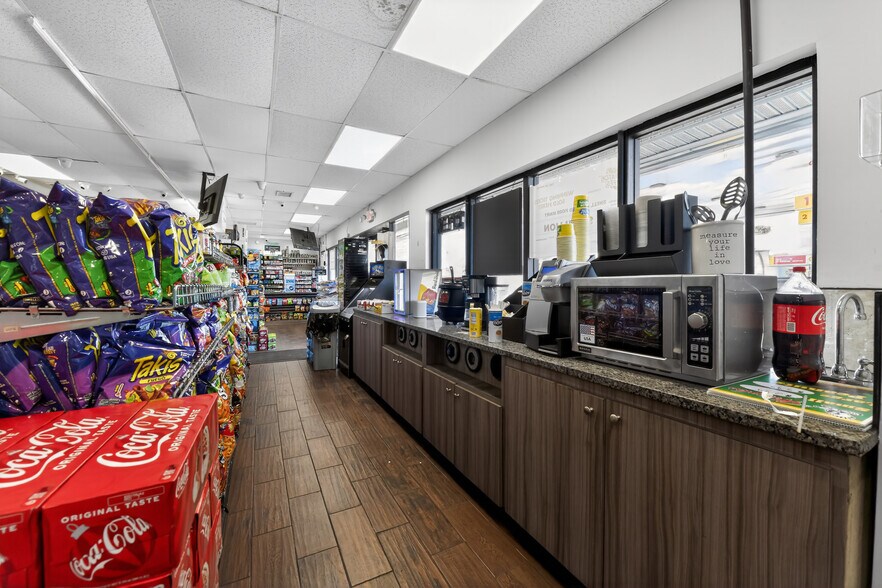 More Photos Of 1240 8th Ave W, Palmetto Service Station For Sale
