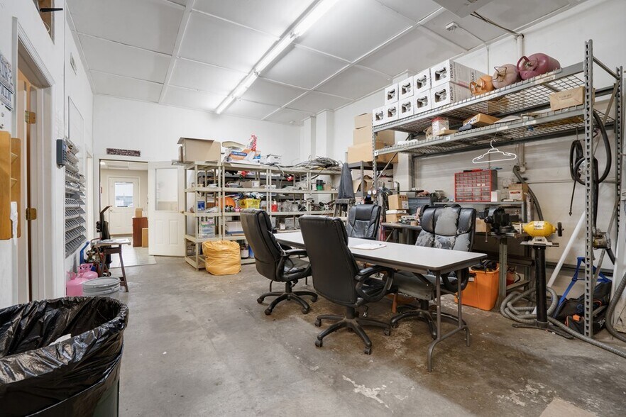 More Photos Of 6 Sanderson St, Hayesville Flex For Sale