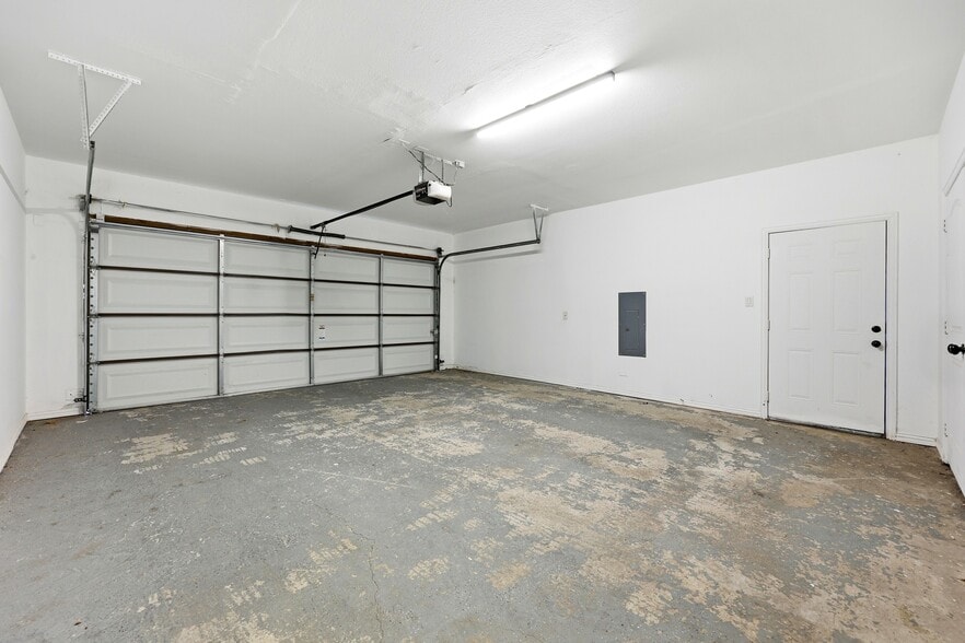 More Photos Of 5100 Mission Ave, Dallas Apartments For Sale