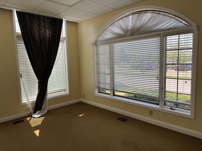 More Photos Of 160 Sagamore Pky W, West Lafayette Office For Lease