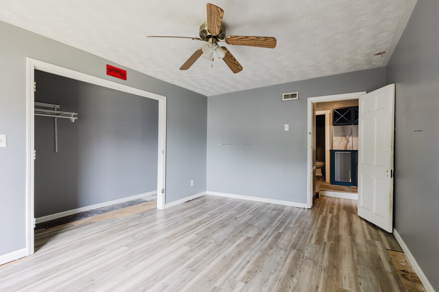 More Photos Of , Lexington Specialty For Sale