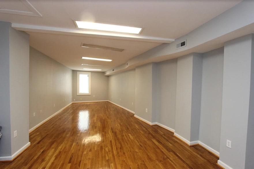 More Photos Of 303 Massachusetts Ave NE, Washington Office For Sale