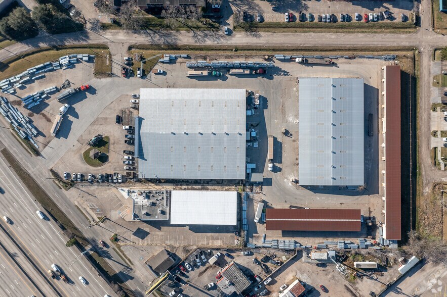 More Photos Of 10700 Gulf Fwy, Houston Warehouse For Lease