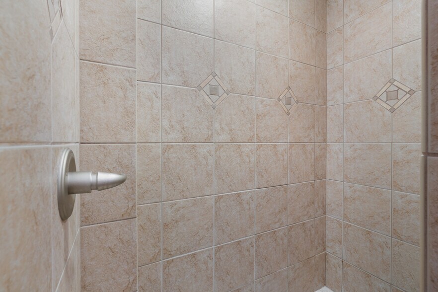 More Photos Of 939 N Magnolia Ave, Ocala Freestanding For Sale