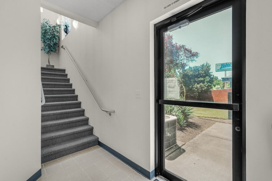 More Photos Of 9407 NE Vancouver Mall Dr, Vancouver Office Residential For Sale