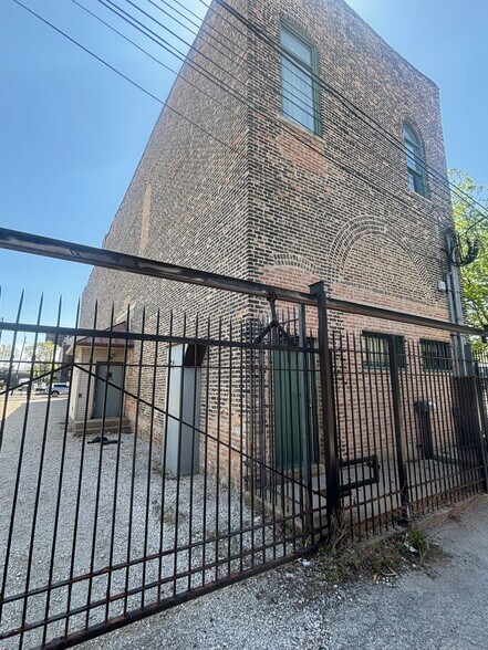 More Photos Of 1312 W North Ave, Chicago Loft Creative Space For Sale