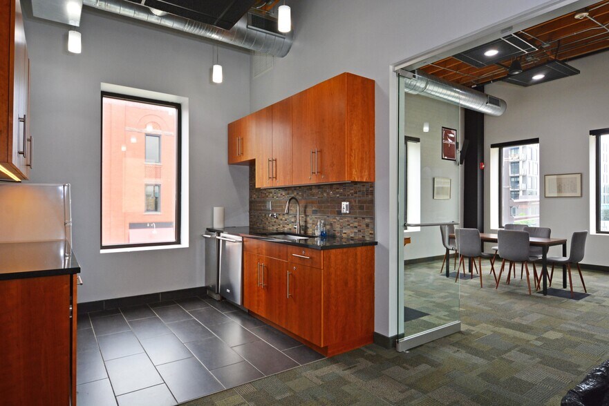 More Photos Of 1001 Washington Ave S, Minneapolis General Retail For Sale