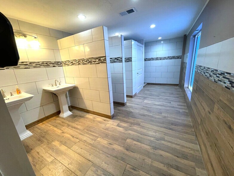 More Photos Of 37937 FM 1774 Rd, Magnolia Warehouse For Lease