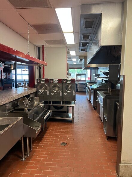 More Photos Of 5535 Calder Ave, Beaumont Restaurant For Lease