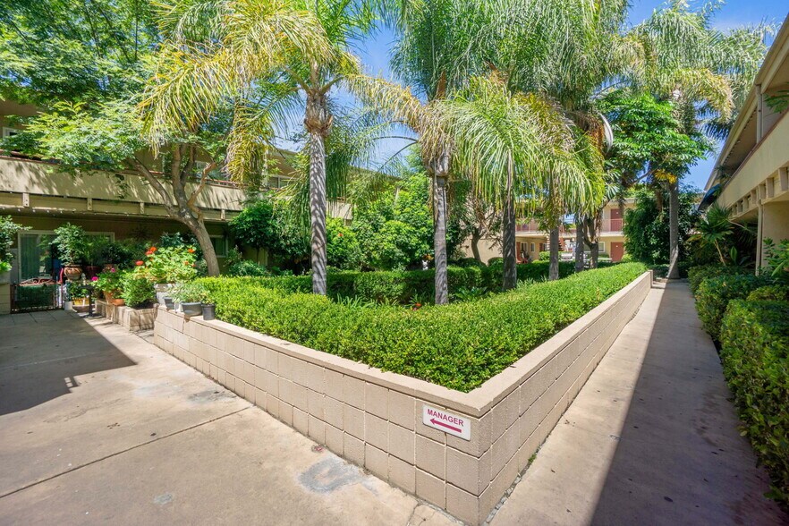 More Photos Of 511 E Washington Ave, Santa Ana Apartments For Sale