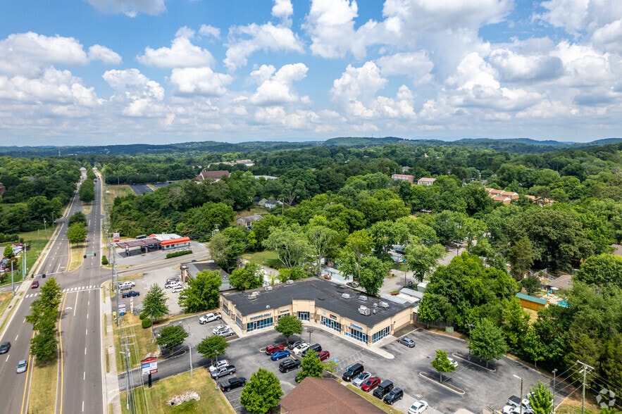 More Photos Of 7419 Middlebrook Pike, Knoxville General Retail For Lease