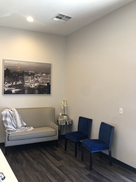 More Photos Of 2340 W Horizon Ridge Pky, Henderson Office For Lease