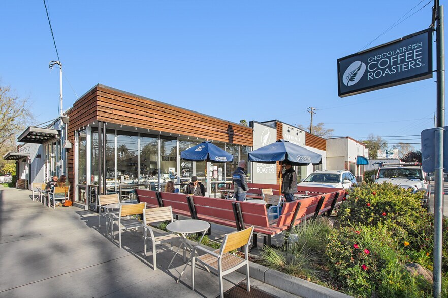 More Photos Of 2932-2940 Freeport Blvd, Sacramento Freestanding For Sale