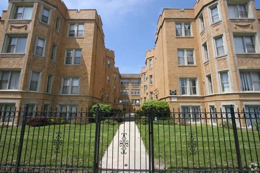 More Photos Of 7722-7732 S Jeffery Blvd, Chicago Apartments For Sale