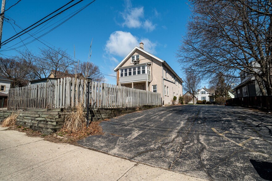 More Photos Of 3701 E Layton Ave, Cudahy Storefront Retail Residential For Sale