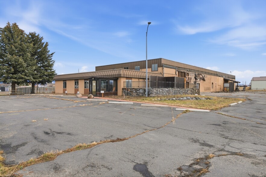 More Photos Of 189 Arden Dr, Belgrade Industrial For Lease