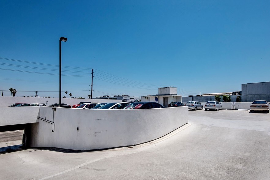 More Photos Of 805-811 N La Cienega Blvd, Los Angeles Storefront For Lease