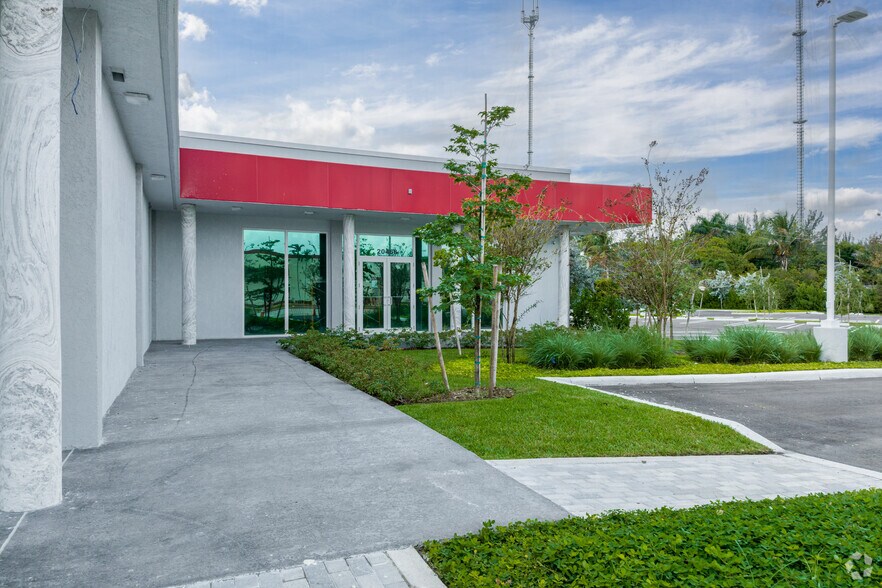 More Photos Of 20450 NW 2nd Ave, Miami Storefront For Lease