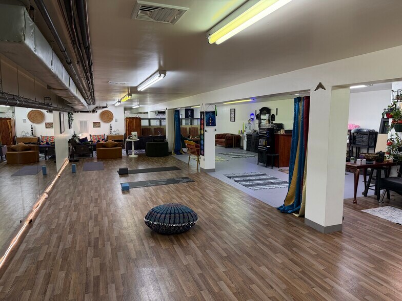 More Photos Of 73 Canal St, Millbury Showroom For Lease