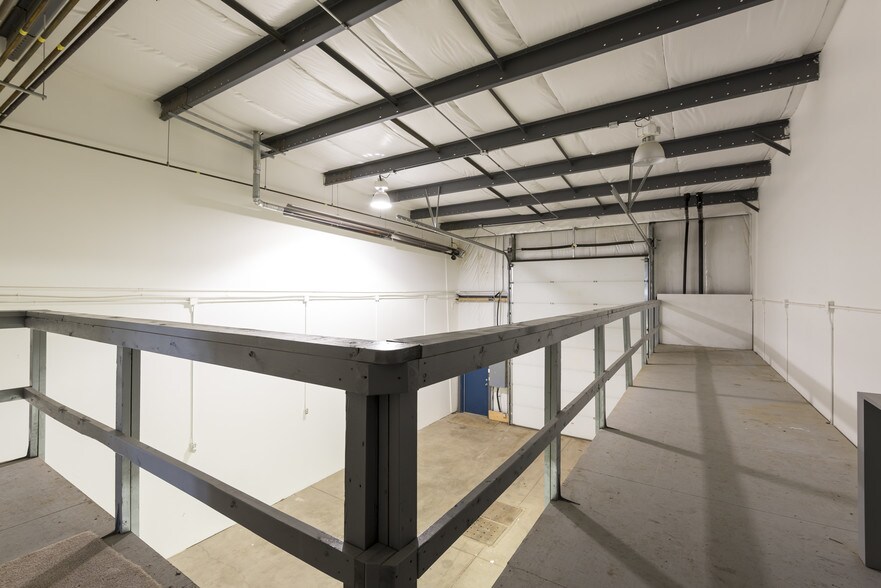 More Photos Of 380 Mackenzie Blvd, Fort McMurray Warehouse For Lease