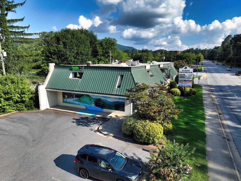 More Photos Of 830 Hendersonville Rd, Asheville General Retail For Lease