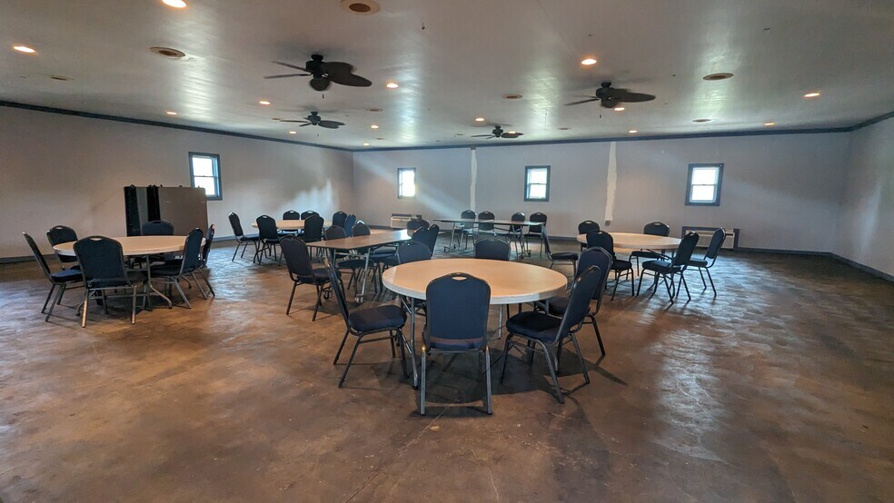 More Photos Of 192 E Main St, Lexington Restaurant For Sale