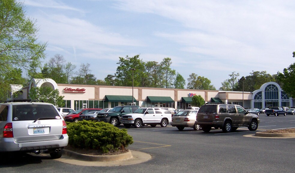 More Photos Of 605-639 Pilot House Dr, Newport News General Retail For Lease